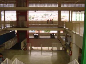 A luminosa entrada do Centro Cultural da Juventude